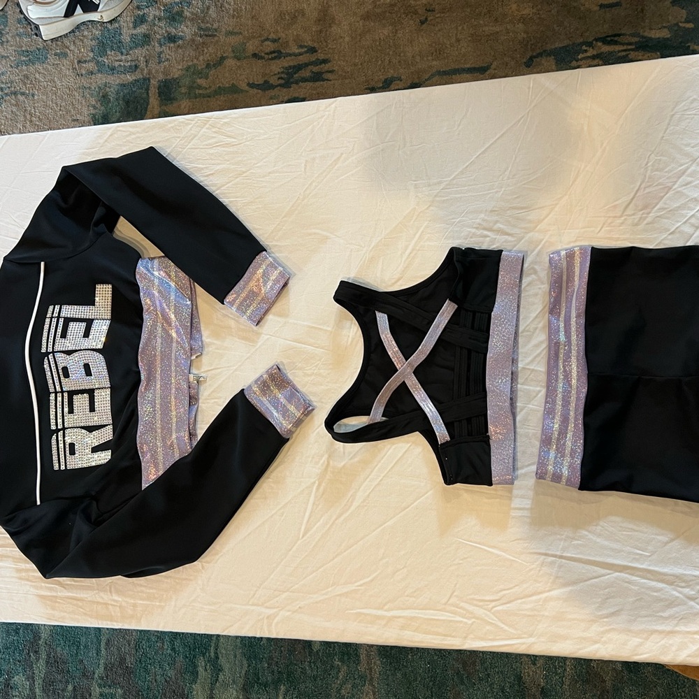 Rebel Athletic Set - Picture 2 of 2